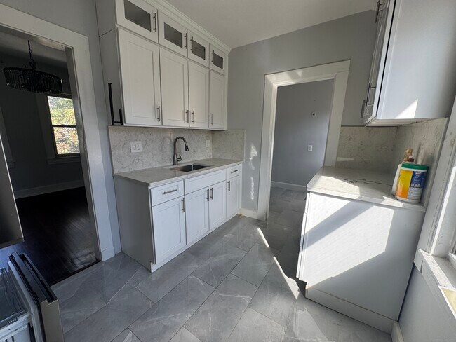 Building Photo - 677 Boston Ave