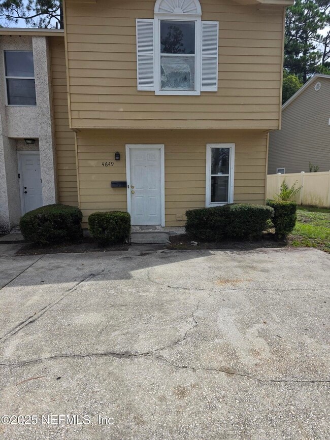 Primary Photo - 4649 Barnes Rd S