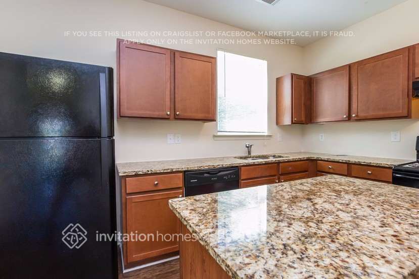 Building Photo - 1562 Ewing Farm Dr