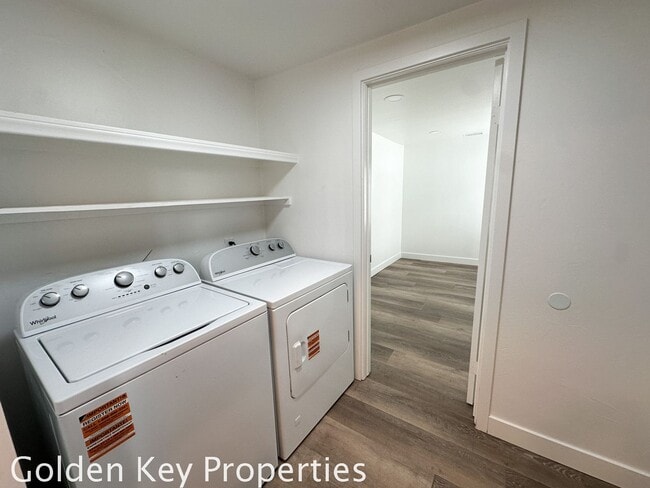 Building Photo - Beautifully remodeled single-level home in...