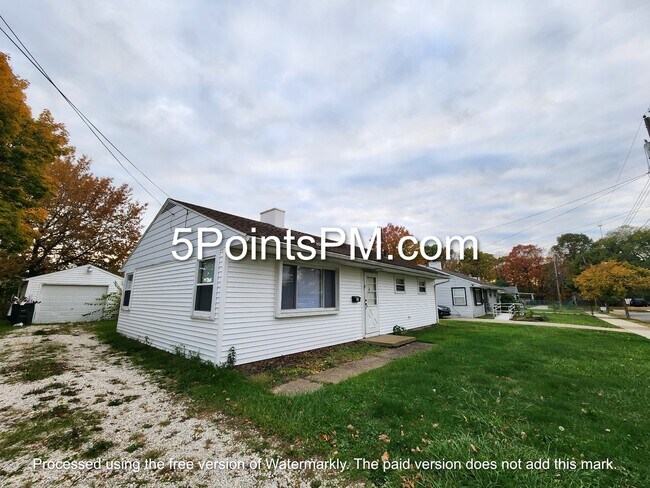 Building Photo - 1032 Andrew St