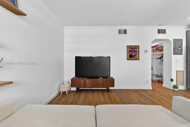 Building Photo - 8600 Byron Ave