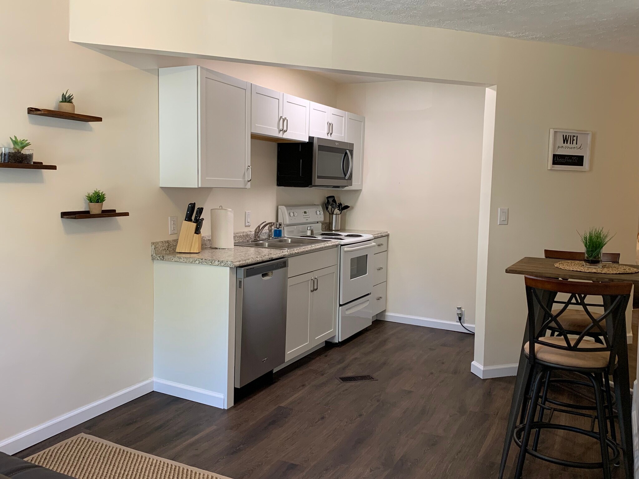 Kitchen - 1619 Mansfield St