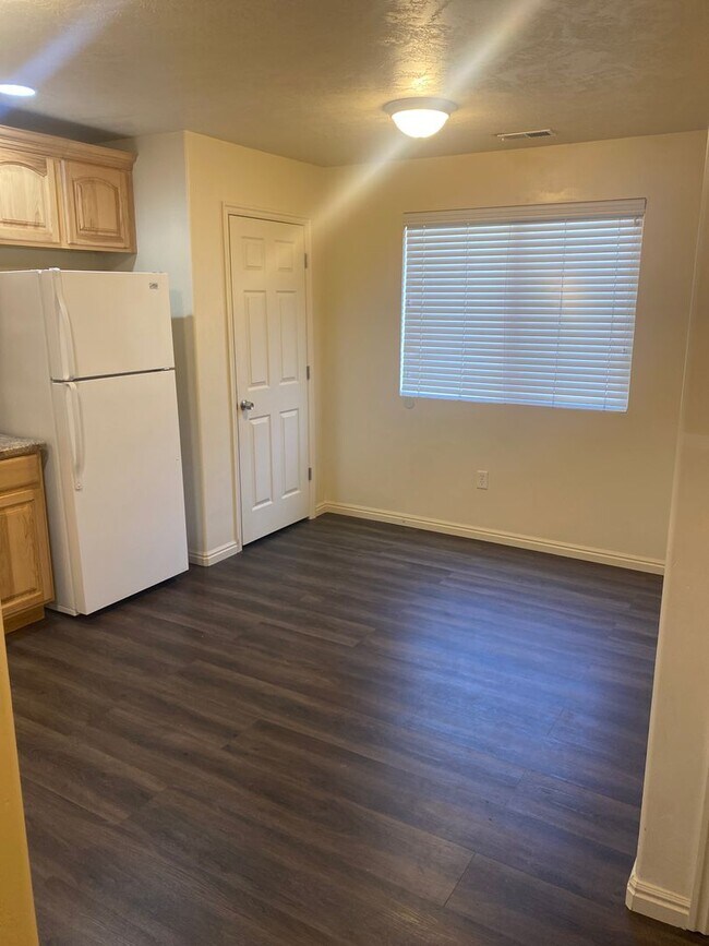 Building Photo - 577 N 100 E