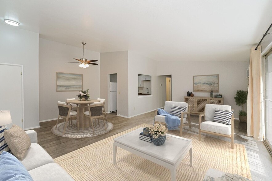 Interior Photo - Williamsburg Square