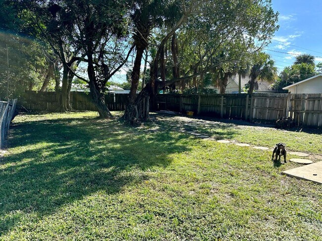 Building Photo - 9162 Sunrise Dr