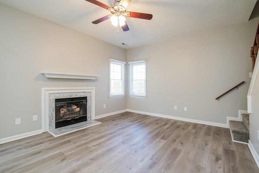 Building Photo - 4513 River Edge Dr