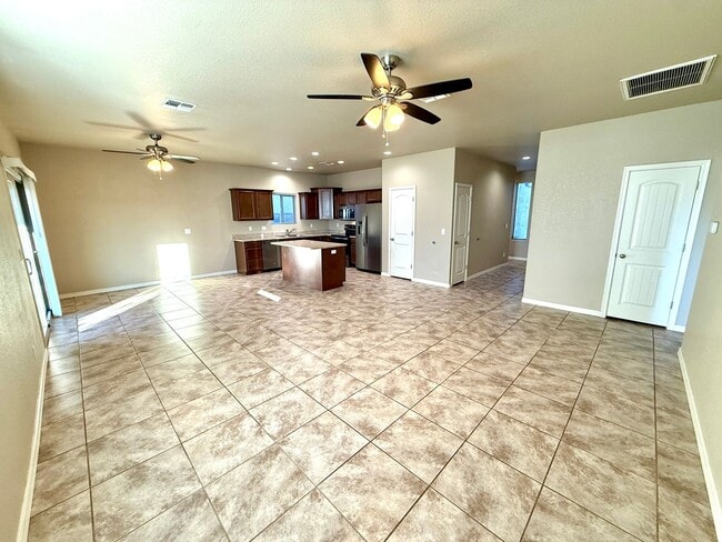 Building Photo - Beautiful 3 Bedroom with 3 Car Garage- Available Now!