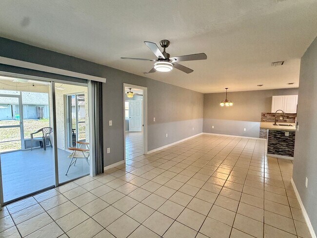 Building Photo - 2BR 2BA Updated Duplex in Sebastian Highlands