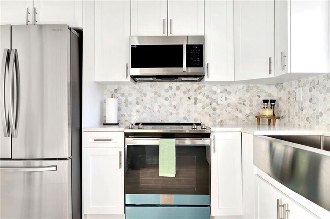 Building Photo - 56 Holly Rd NW