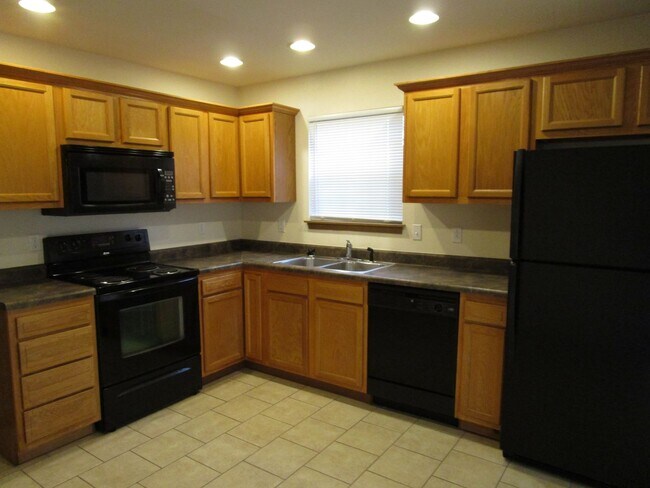 Building Photo - 501-503 Glenstone Dr.