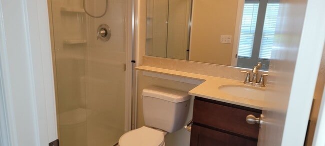 Building Photo - Adorable 2 Bedroom 2 Bath Condo