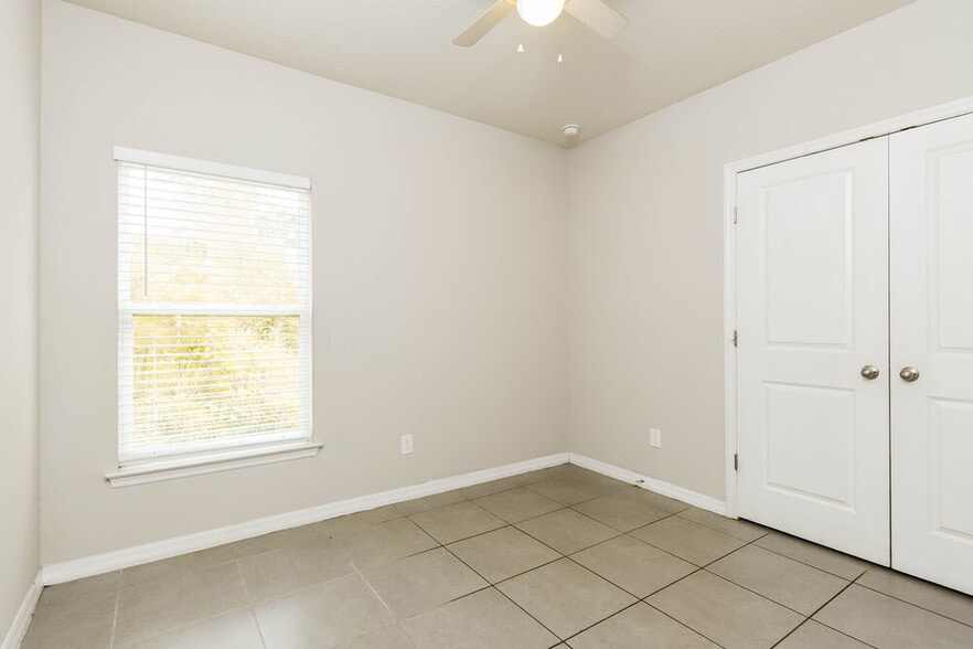 Building Photo - 670 Basingstoke Ct
