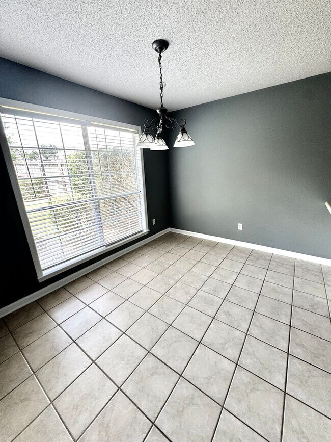 Building Photo - 3085 Achey Dr