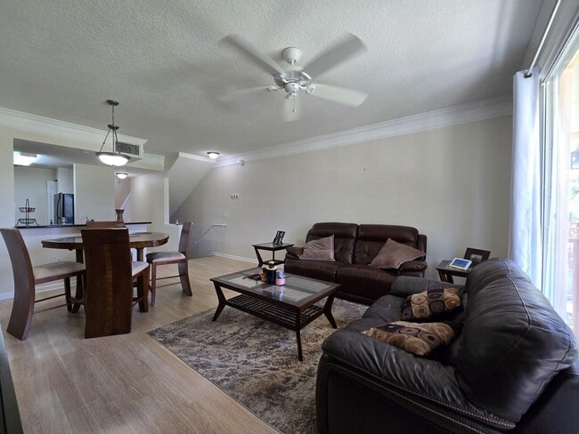 Building Photo - 2050 Alta Meadows Ln