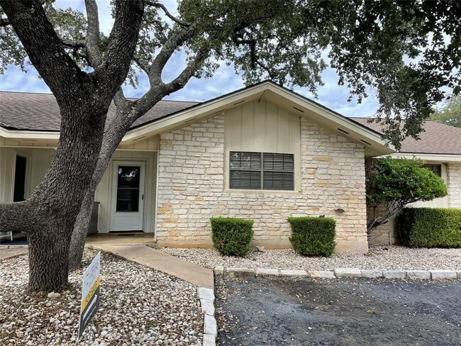 Building Photo - 21013 Highland Lake Dr