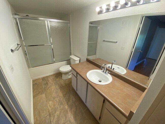 Building Photo - 555 E Silverado Ranch Blvd