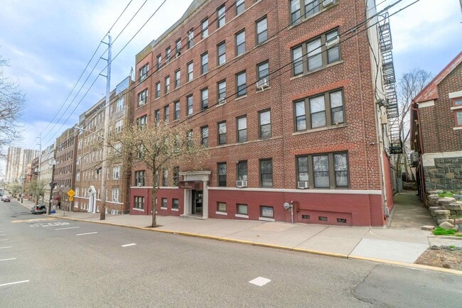 Building Photo - 331 79th St