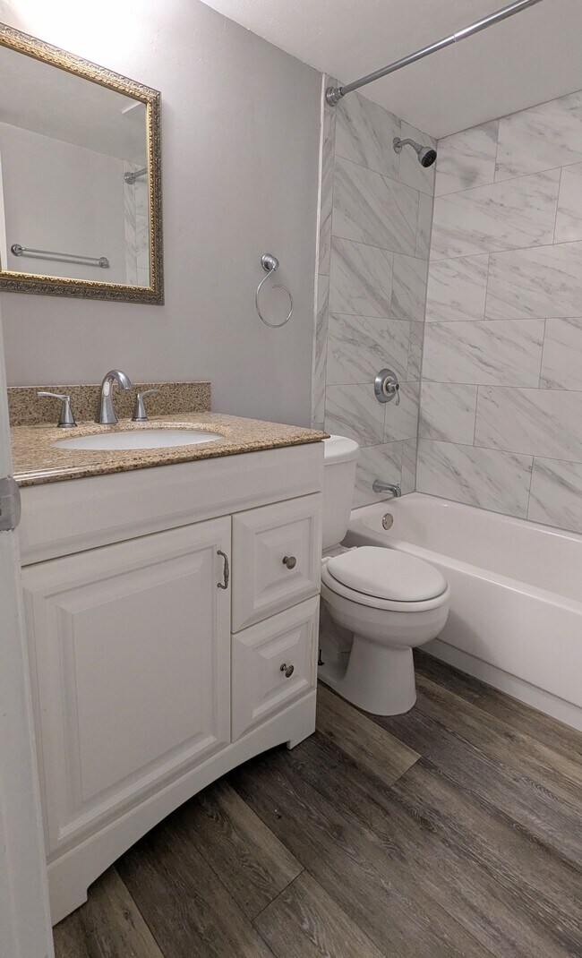 Building Photo - 578 Orange Dr