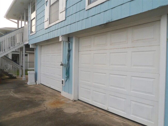 Building Photo - 1104 Redfish St