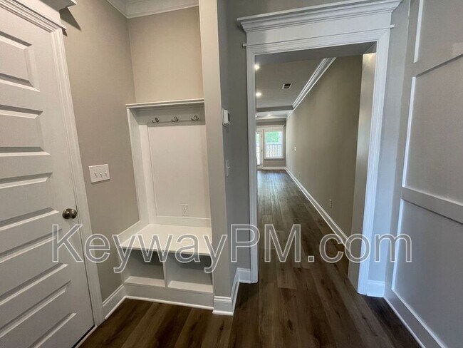 Building Photo - 4500 Chestnut Trl