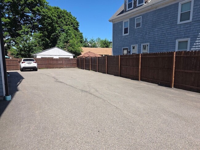 Building Photo - 58 Tolman St
