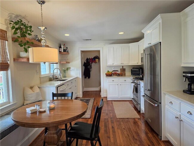 Building Photo - 2076 Anderson Dr SE