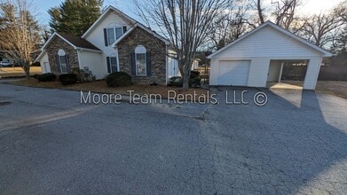 Building Photo - Turnabout Lane Duplex