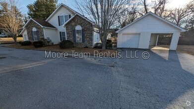 Building Photo - Turnabout Lane Duplex