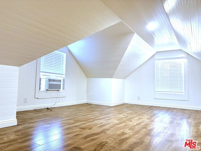 Building Photo - 2631-2631 1/2 W 17th St