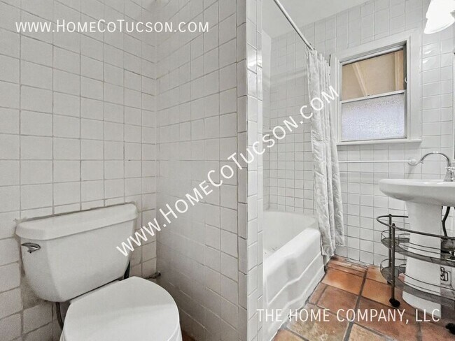 Building Photo - 4564 E Seneca St