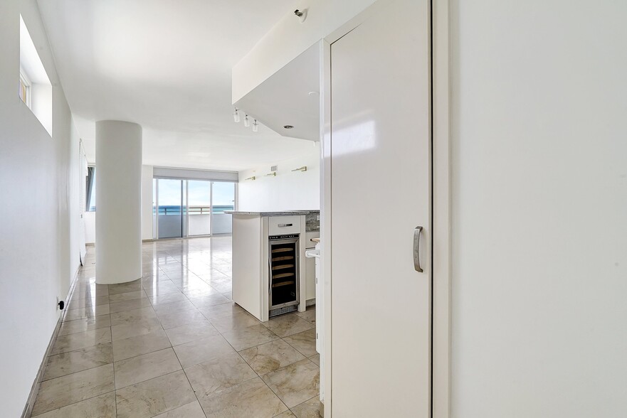 Foyer/Pantry - 8911 Collins Ave