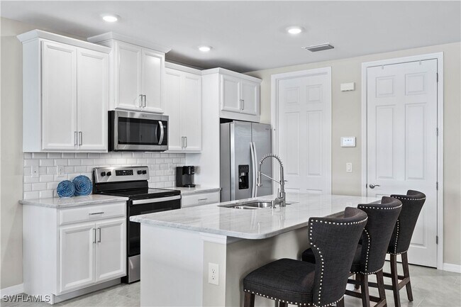 Building Photo - 14558 Edgewater Cir