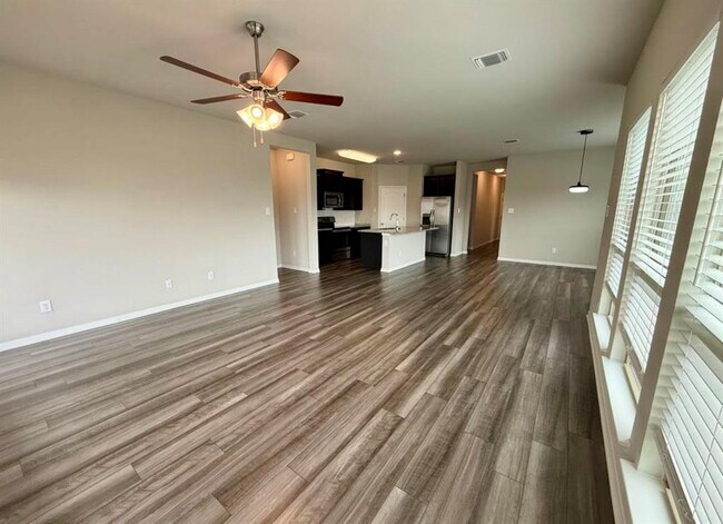 Building Photo - 5060 Dickinson Lp