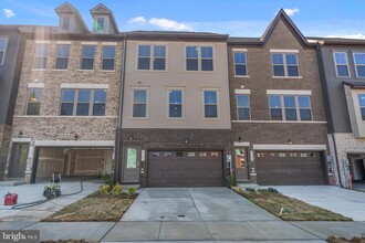 Building Photo - 6947 Gladebrook Rd
