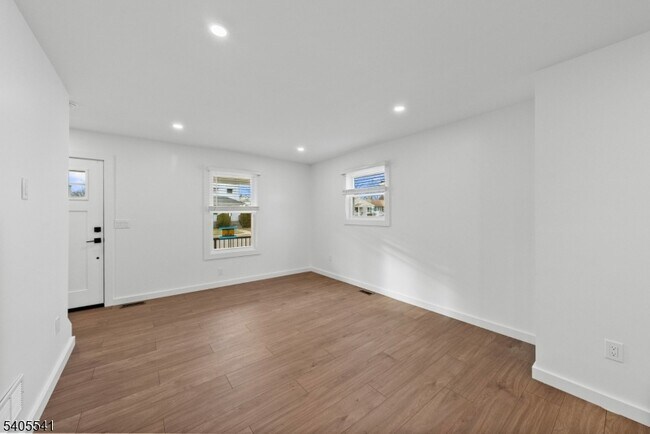 Building Photo - 80 Anderson St