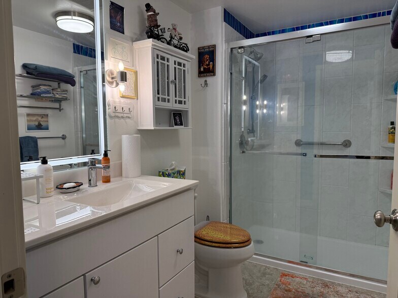 Building Photo - 3104 Western Ave