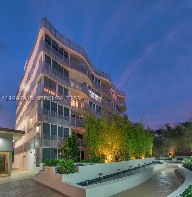 Building Photo - 210 W Park Dr