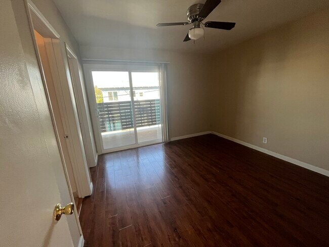 Building Photo - 24370 Newhall Ave