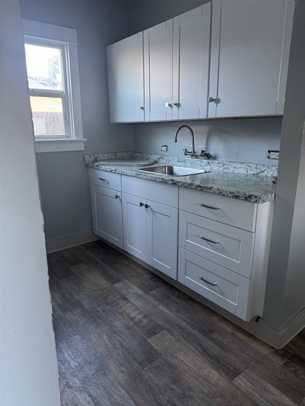 Building Photo - 333 W 9th St