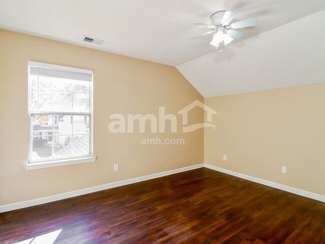 Building Photo - 194 Stoney Xing