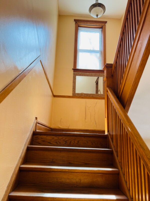 Building Photo - 2118 W Warner Ave