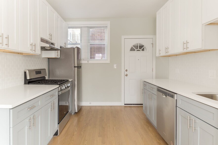Primary Photo - 4837 N Wolcott Ave