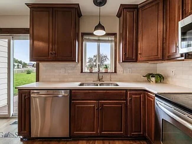 Building Photo - Cute House, Large Yard