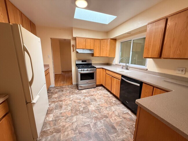 Building Photo - Garden home in Sandia Ridge