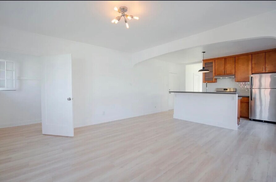 Building Photo - 1704 Miramar St