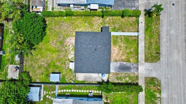 Building Photo - 3331 NW 8th Pl