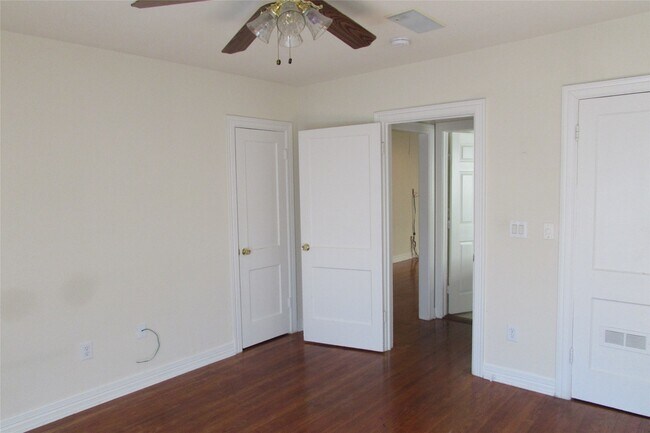 Building Photo - 2513 Shakespeare St