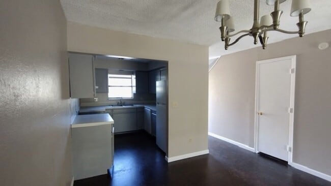 Building Photo - 4015 Apache Cir