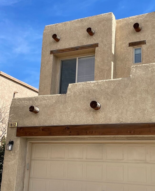 Primary Photo - 2 bed 2.5 bath townhome located in a Gated...